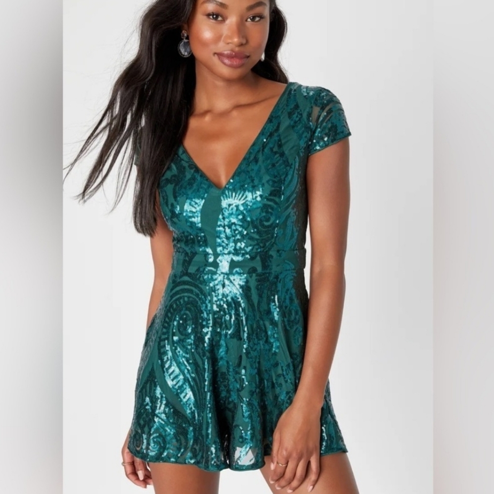 New LULUS Glamorous Beginnings Emerald Green Sequin Cap Sleeve Romper SZ XL